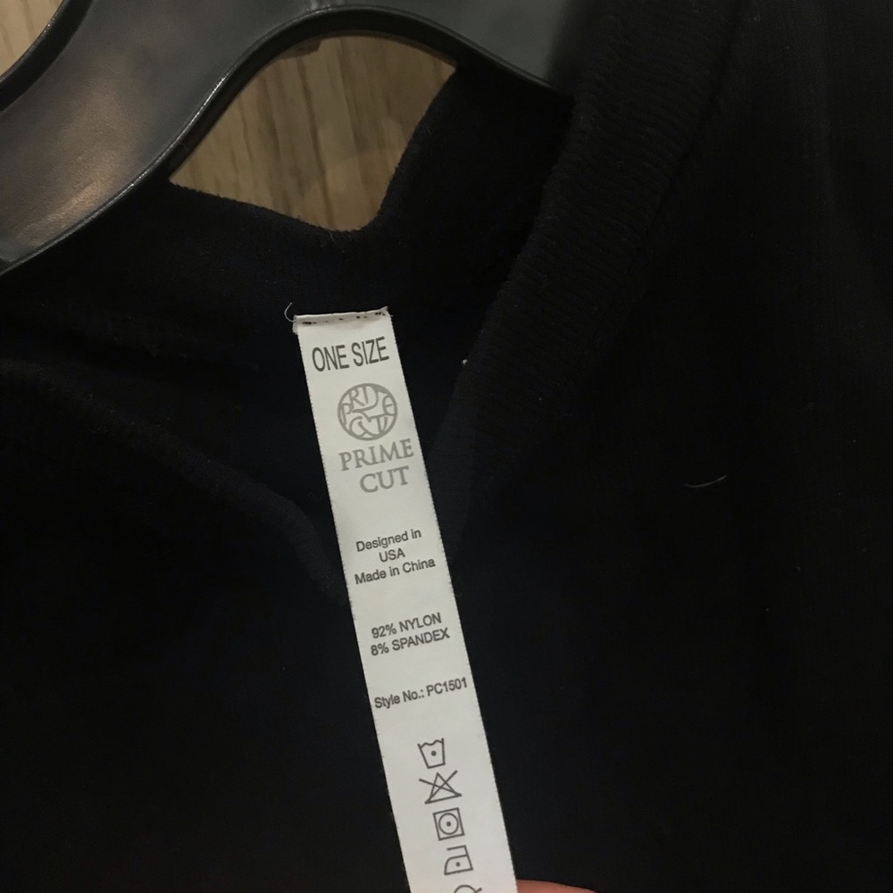 Tight black tank top with a small turtle neck - Picture 3 of 3